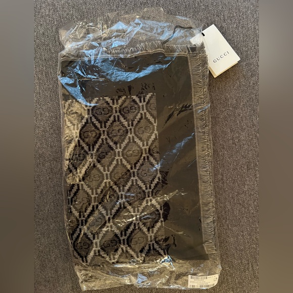 New Gucci GG monogram Fringed Logo-Jacquard Cotton Wool Silk-Blend Scarf - Picture 4 of 11